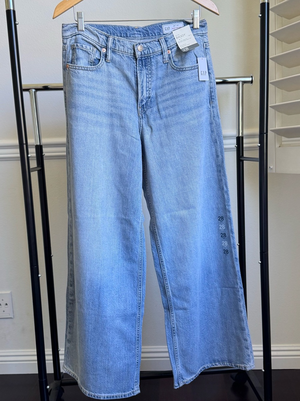 GAP Baggy Mid Rise Jeans Ultra Soft Denim Wide Leg 28 /6R Brand NEW with tags